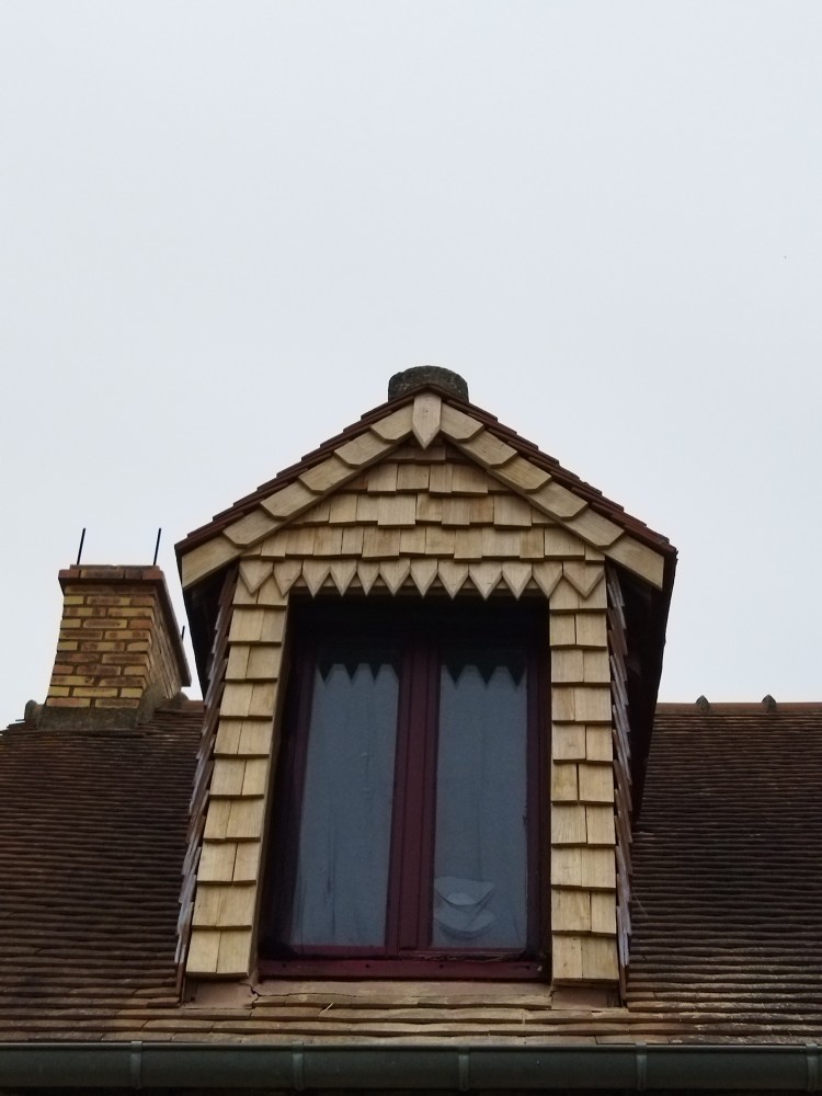 Face de lucarne peze le robert