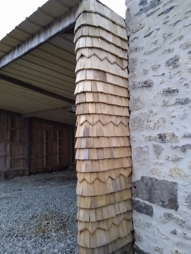Habillage en bardeaux dun poteau